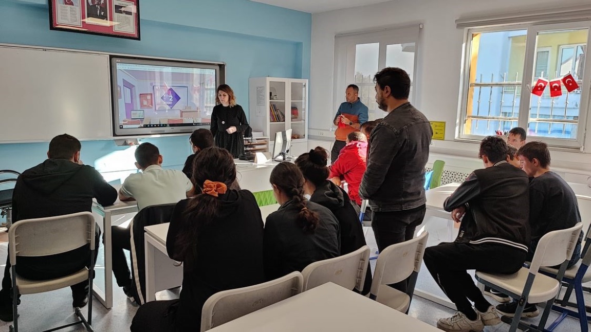 Atatürk haftası etkinlikleri kapsamında öğrencilerimizle çeşitli etkinliklerde buluştuk.